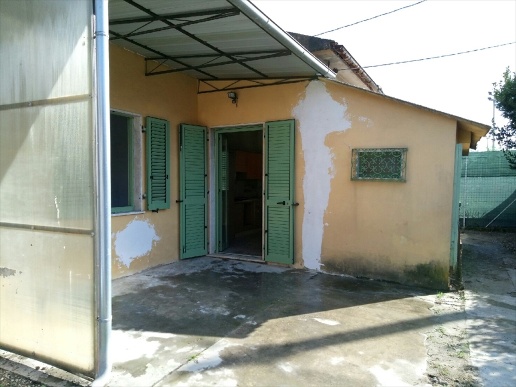 casa indipendente in vendita a Massa