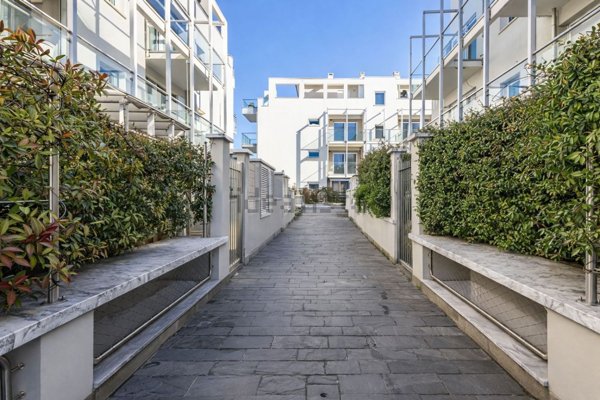 appartamento in vendita a Massa in zona Marina dei Ronchi