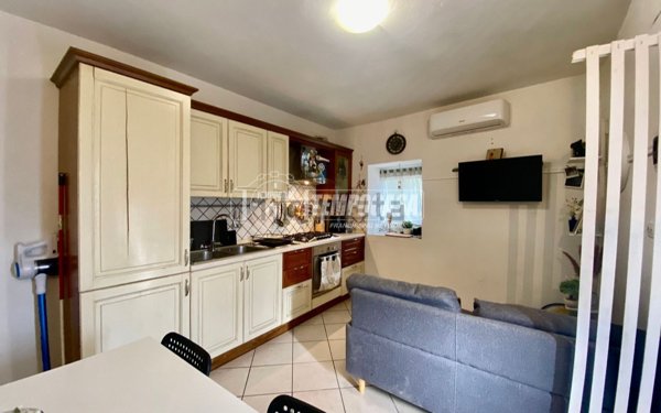 casa indipendente in vendita a Massa in zona Mirteto