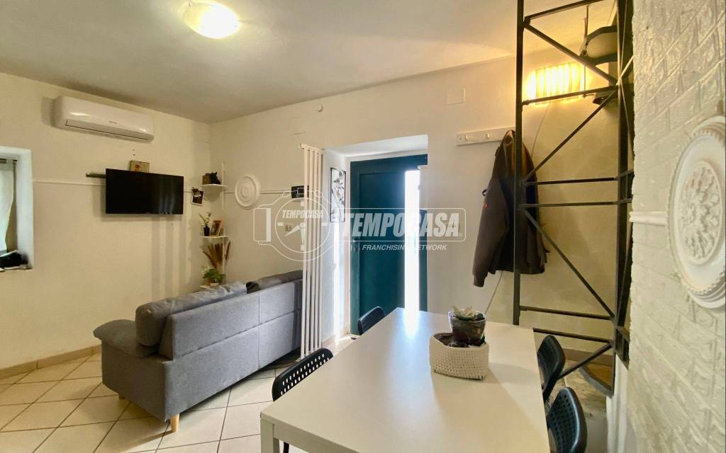 casa indipendente in vendita a Massa in zona Mirteto