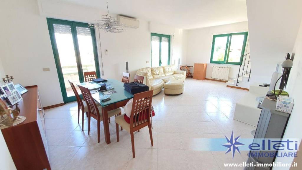 appartamento in vendita a Massa in zona Marina di Massa