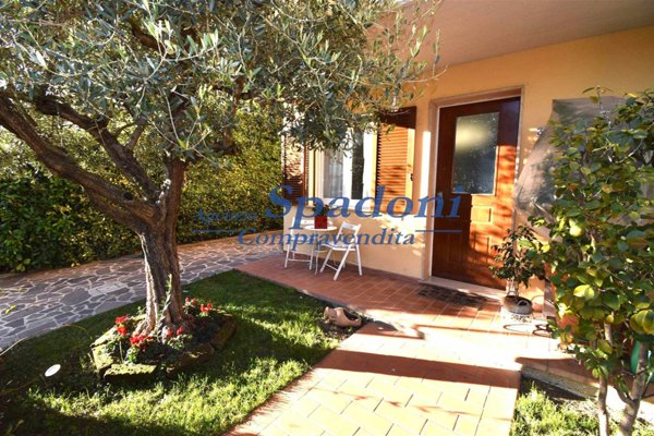 casa indipendente in vendita a Massa