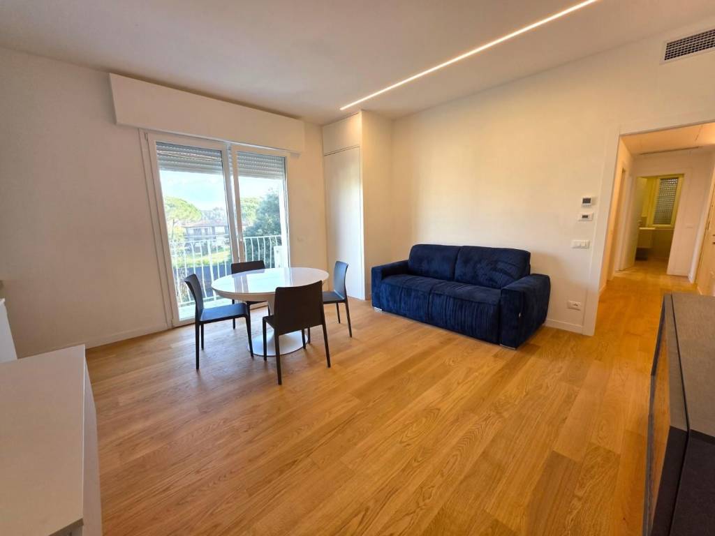 appartamento in vendita a Massa in zona Marina dei Ronchi