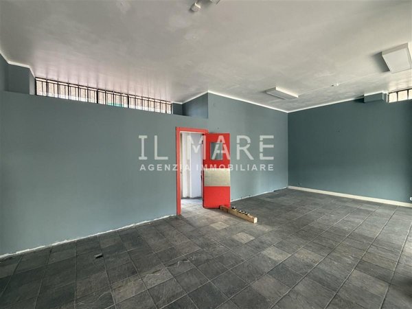 locale commerciale in vendita a Massa