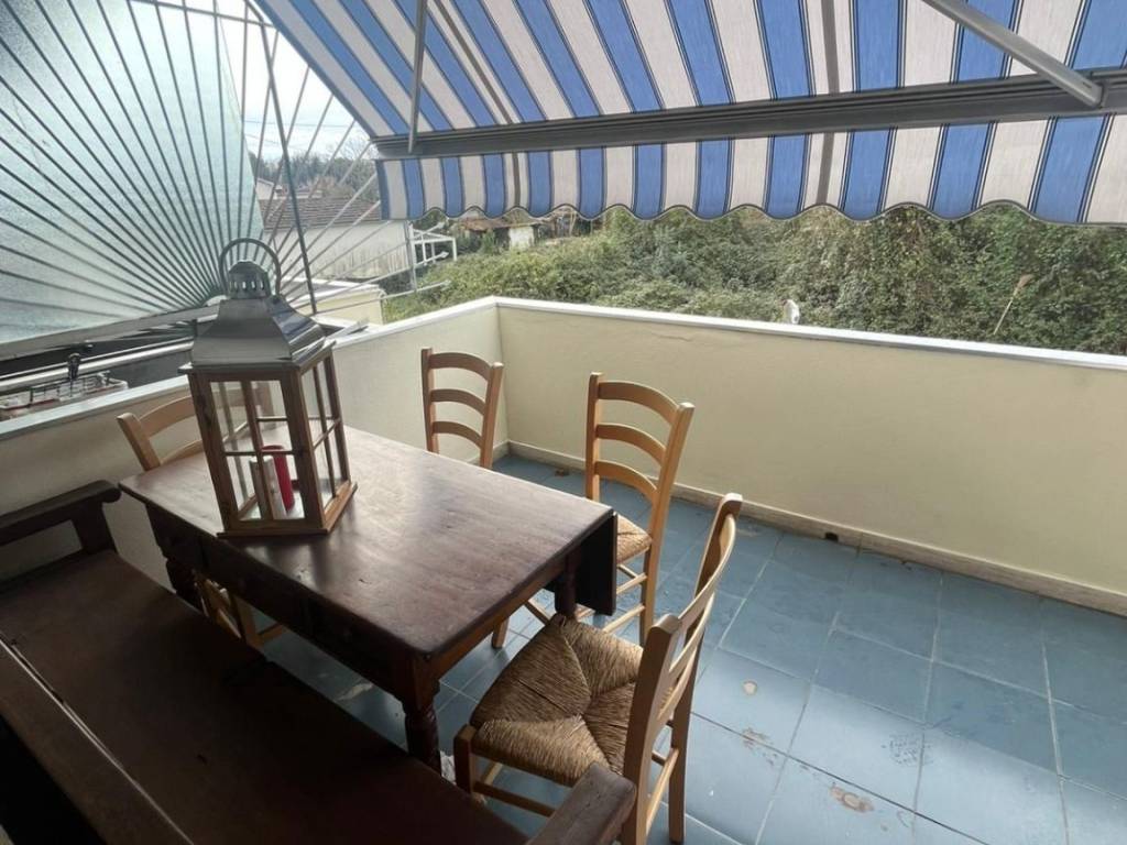 appartamento in vendita a Massa in zona Marina dei Ronchi