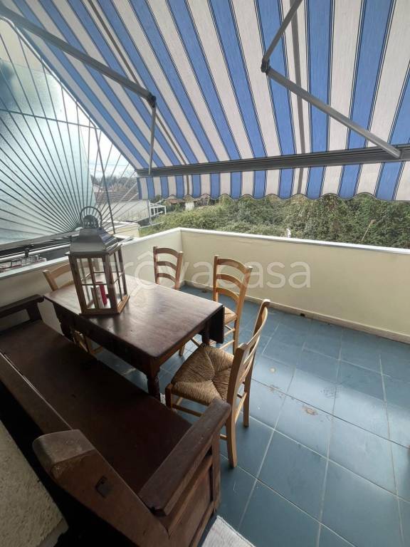 appartamento in vendita a Massa in zona Marina dei Ronchi