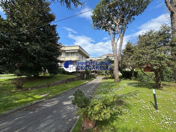 appartamento in vendita a Massa in zona Centro Storico