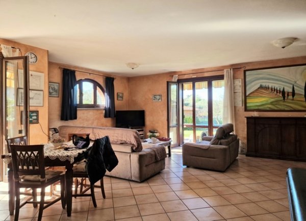 casa indipendente in vendita a Massa in zona Quercioli