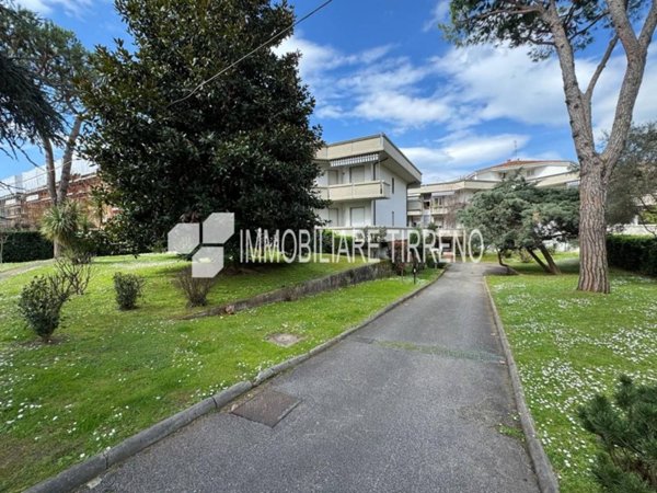 appartamento in vendita a Massa in zona Marina di Massa