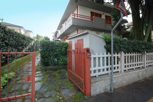 casa indipendente in vendita a Massa in zona Marina dei Ronchi