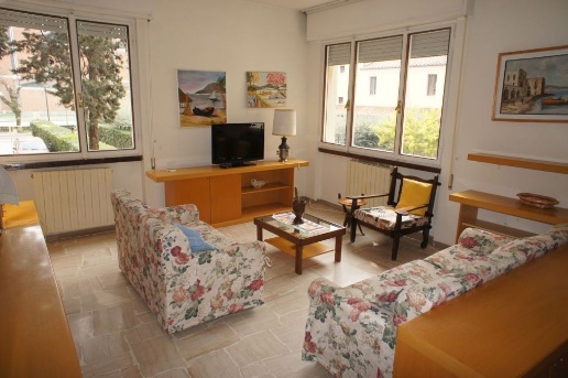 appartamento in vendita a Massa in zona Marina di Massa