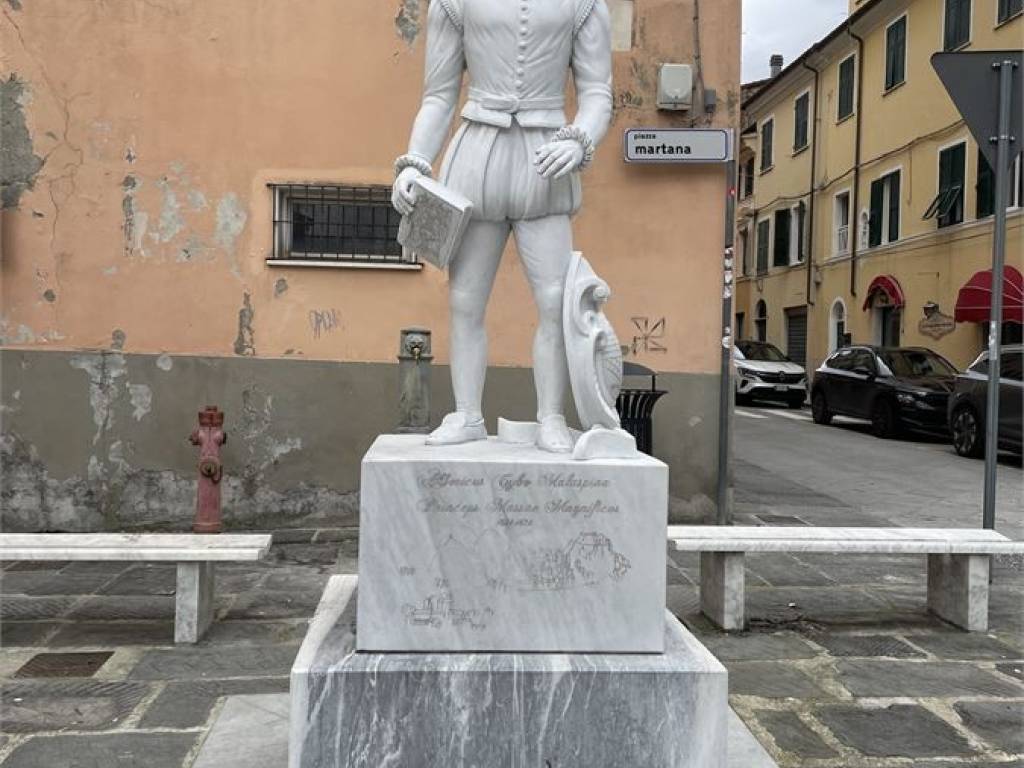 appartamento in vendita a Massa in zona Centro Storico