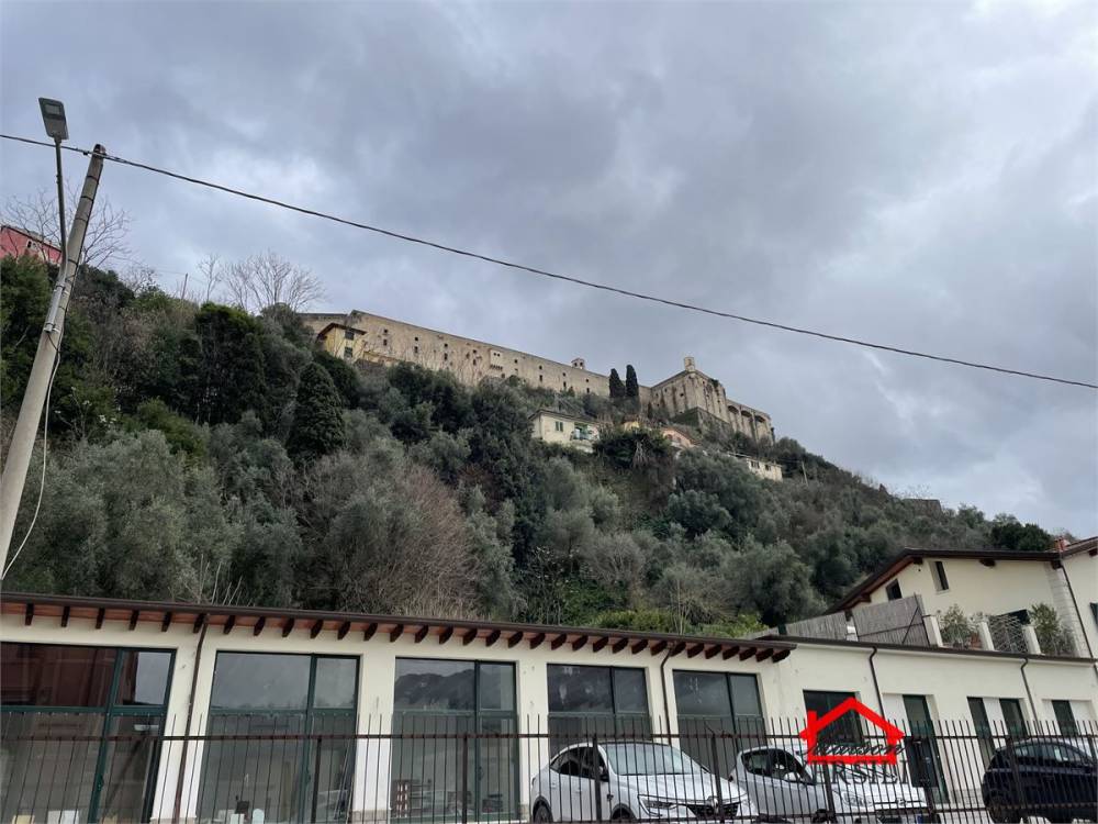 appartamento in vendita a Massa in zona Centro Storico
