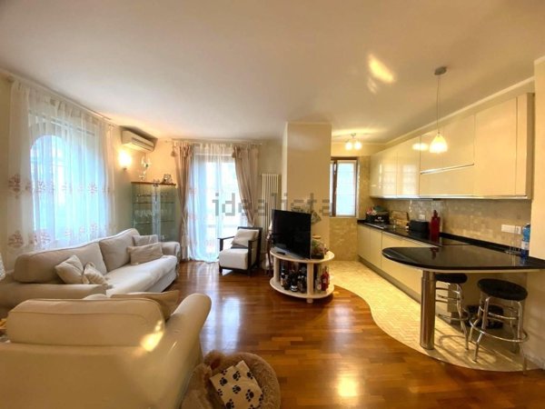 appartamento in vendita a Massa in zona Marina dei Ronchi