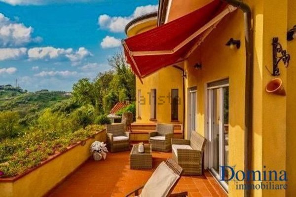 casa indipendente in vendita a Massa in zona Candia