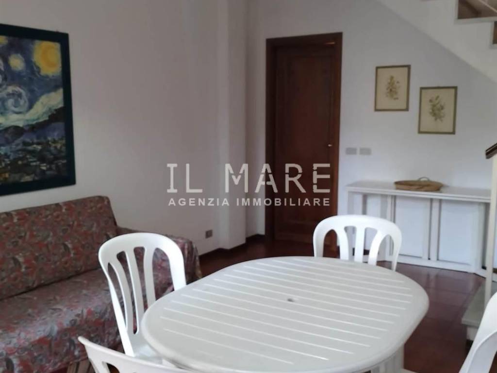 casa indipendente in vendita a Massa in zona Marina dei Ronchi