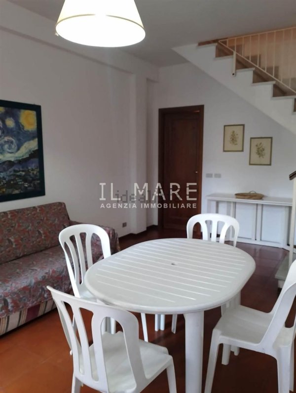 casa indipendente in vendita a Massa in zona Marina dei Ronchi