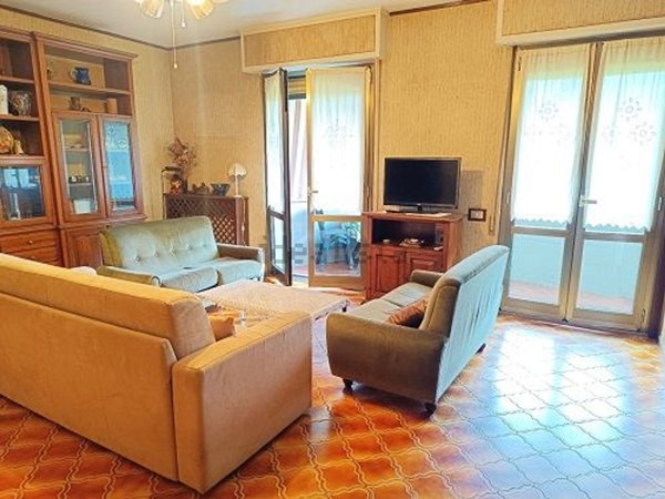 appartamento in vendita a Massa in zona Marina dei Ronchi