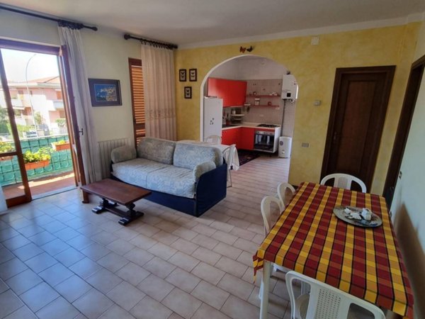 appartamento in vendita a Massa in zona Marina dei Ronchi