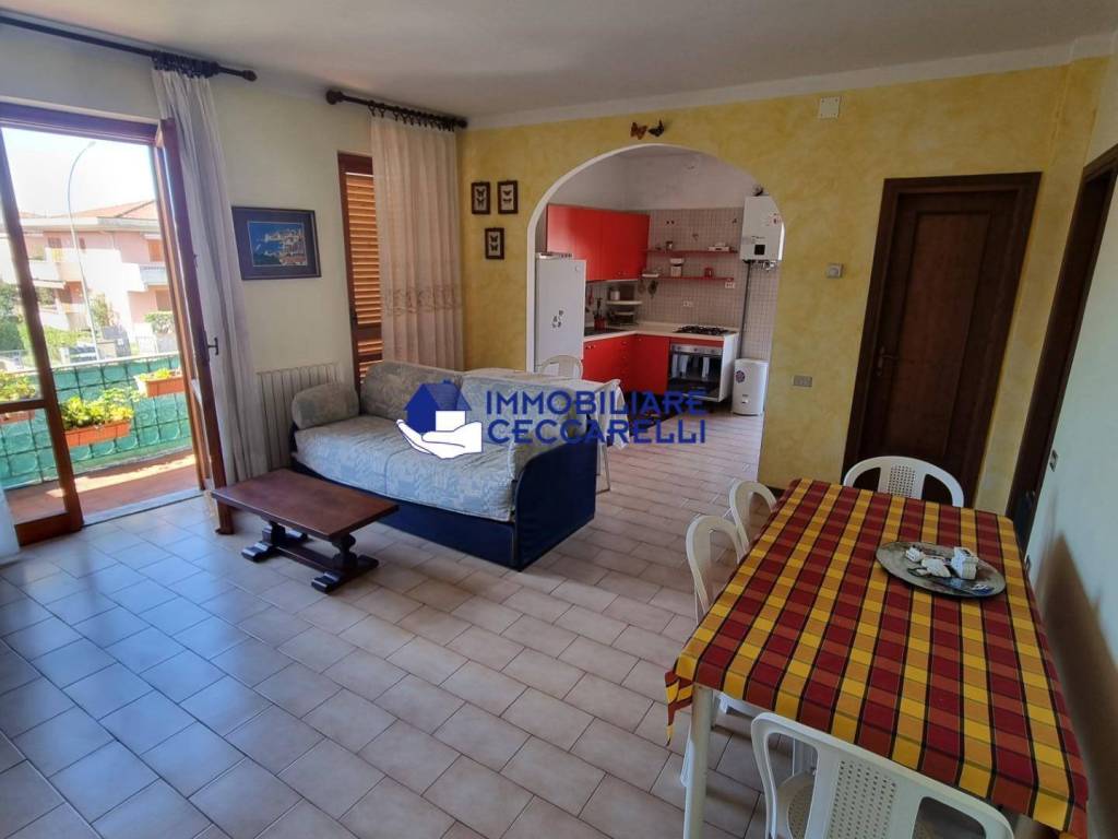 appartamento in vendita a Massa in zona Marina dei Ronchi