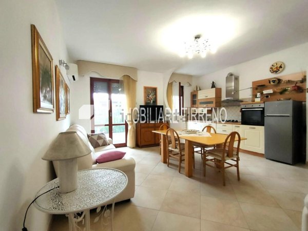 appartamento in vendita a Massa in zona Marina dei Ronchi