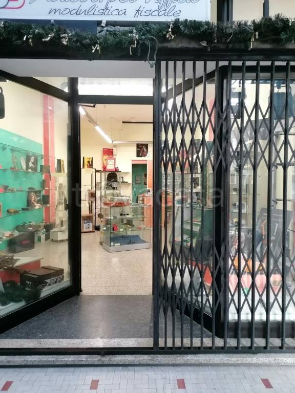 negozio in vendita a Massa in zona Centro Storico