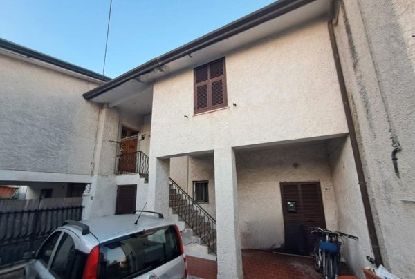 casa indipendente in vendita a Massa in zona Quercioli