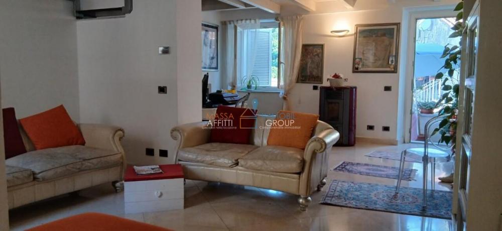 casa indipendente in vendita a Massa in zona Centro Storico