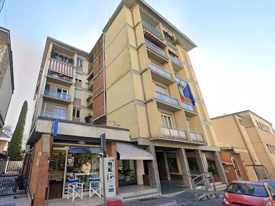 locale commerciale in vendita a Massa