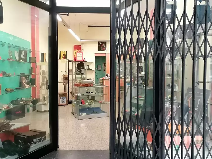 negozio in vendita a Massa