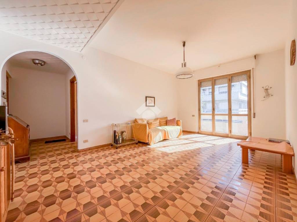 appartamento in vendita a Massa in zona Marina dei Ronchi