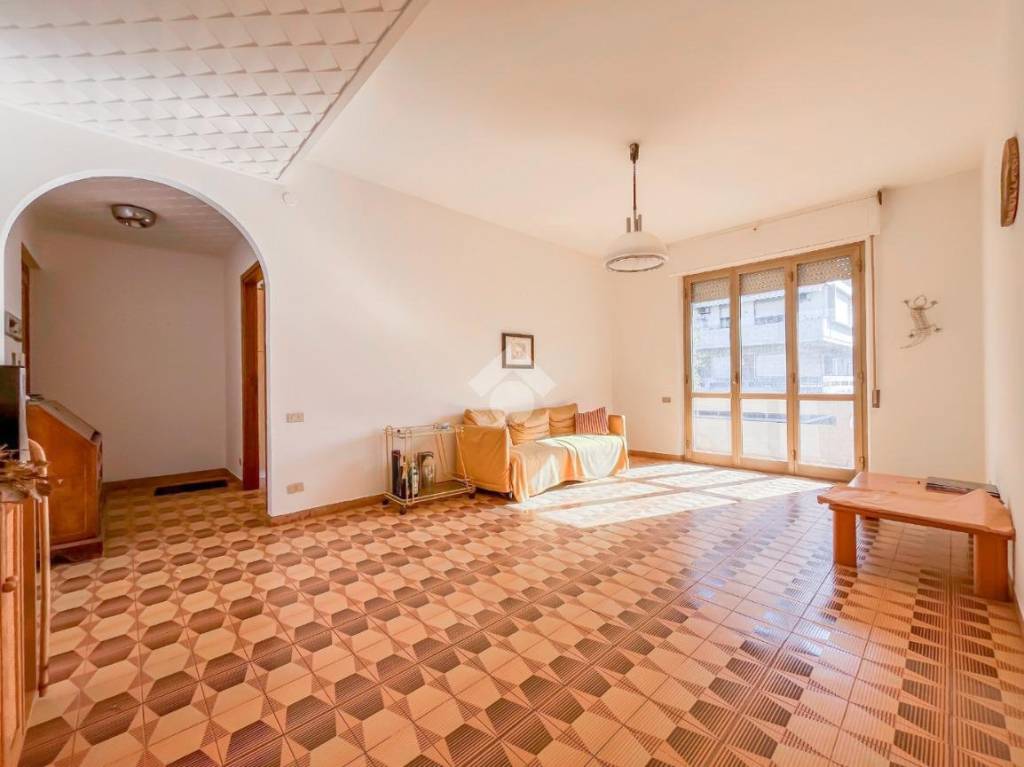 appartamento in vendita a Massa in zona Marina di Massa