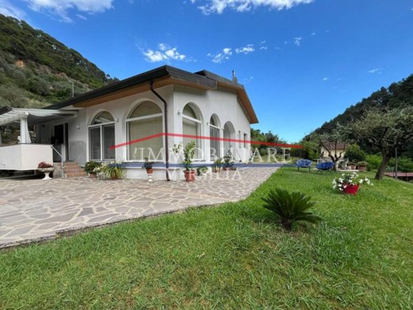 casa indipendente in vendita a Massa in zona Mirteto