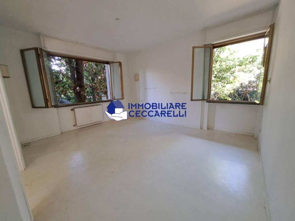 appartamento in vendita a Massa in zona Marina di Massa