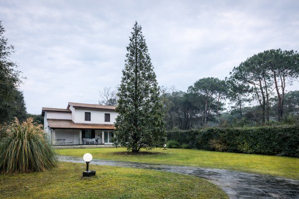 casa indipendente in vendita a Massa in zona Poveromo
