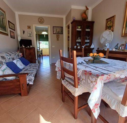 appartamento in vendita a Massa in zona Marina di Massa