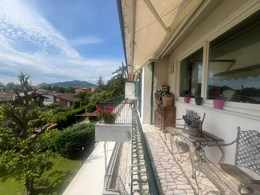 casa indipendente in vendita a Massa in zona Centro Storico