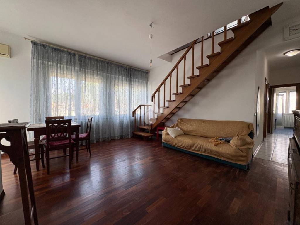 appartamento in vendita a Massa in zona Centro Storico