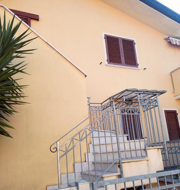 appartamento in vendita a Massa in zona Marina di Massa