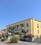 appartamento in vendita a Massa in zona Marina dei Ronchi