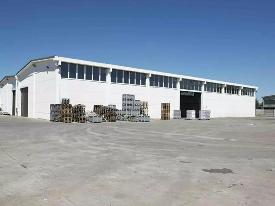 capannone in vendita a Massa