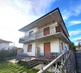 casa indipendente in vendita a Massa in zona Marina di Massa