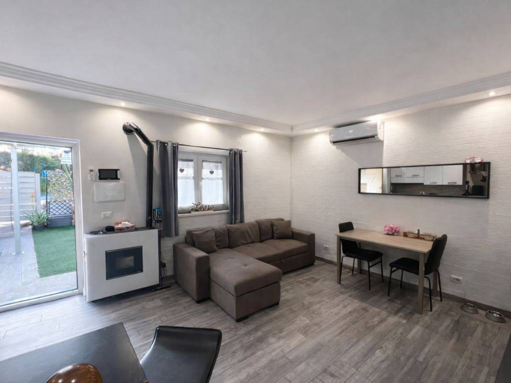 casa indipendente in vendita a Massa in zona Centro Storico