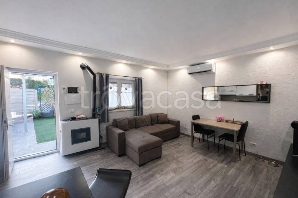 casa indipendente in vendita a Massa