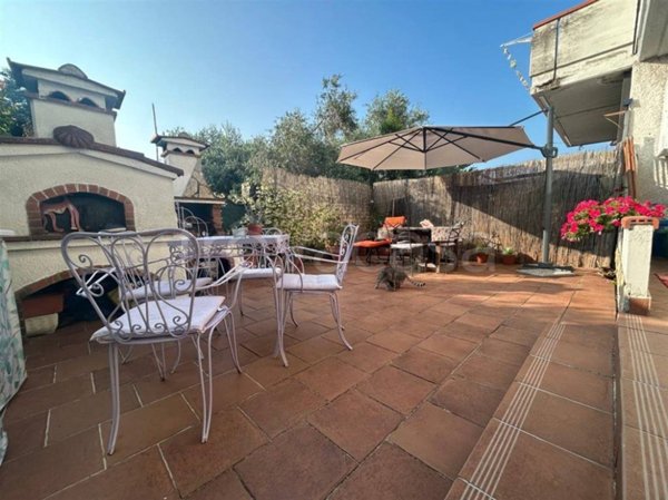 casa indipendente in vendita a Massa in zona Marina di Massa