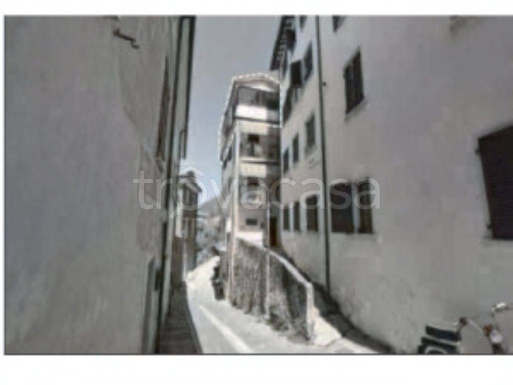 appartamento in vendita a Massa in zona Centro Storico