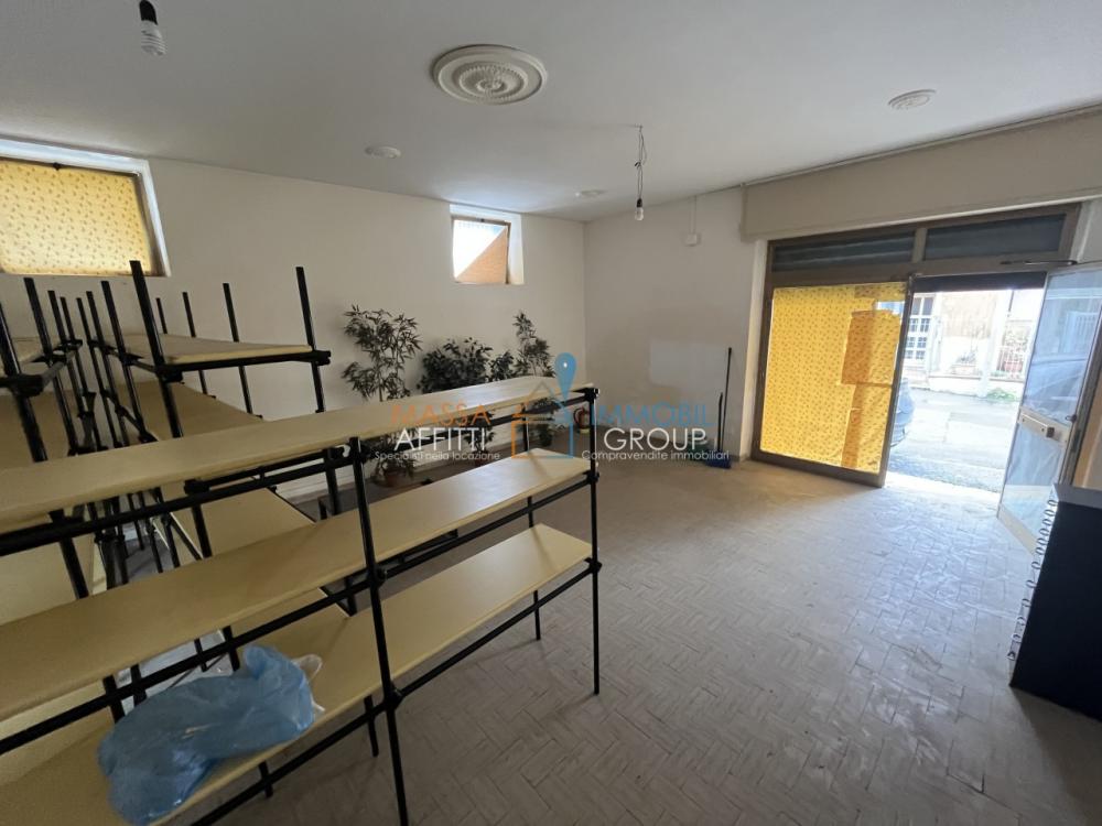 locale commerciale in vendita a Massa