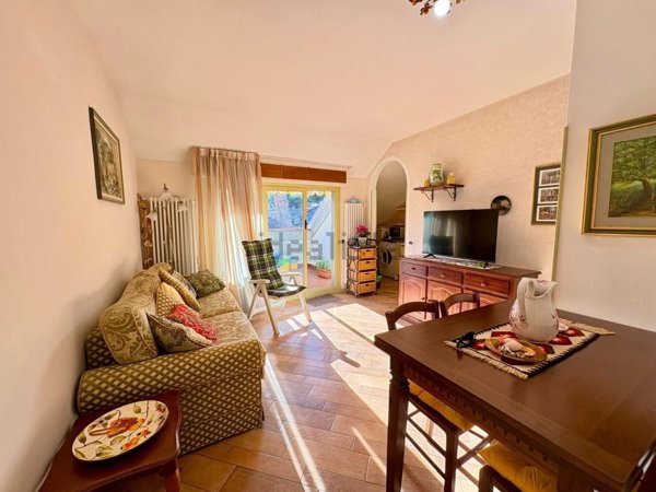 appartamento in vendita a Massa in zona Marina dei Ronchi