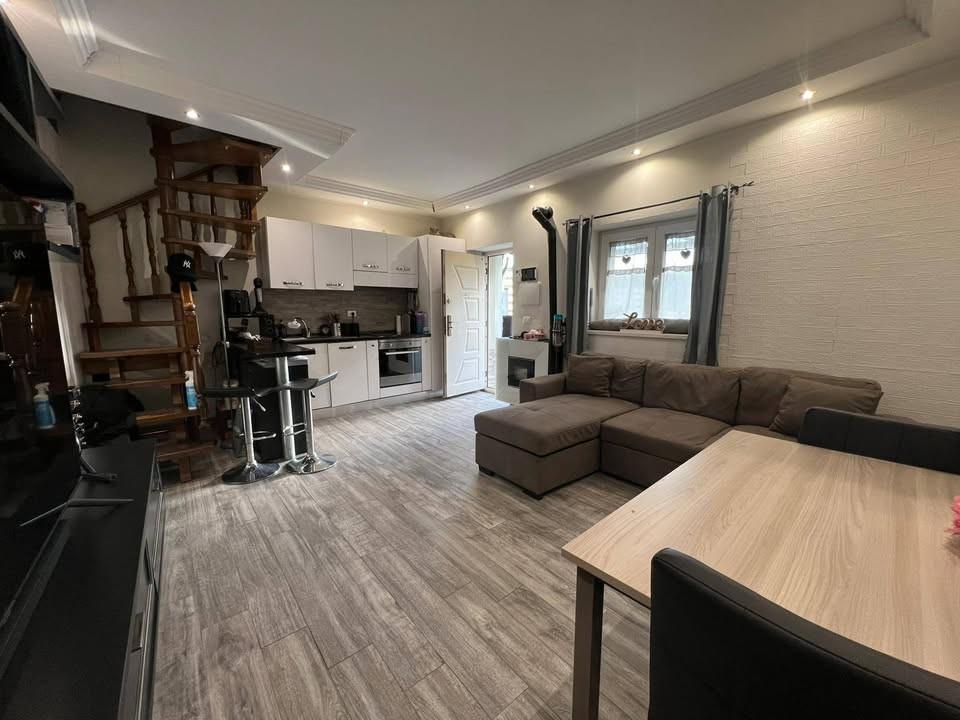 casa indipendente in vendita a Massa