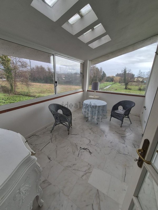 appartamento in vendita a Massa in zona Marina dei Ronchi